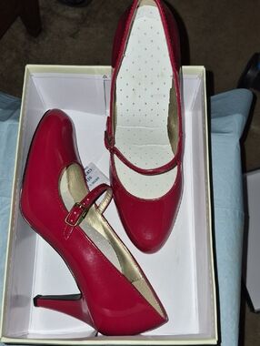 Liz Claiborne Red Mary Jane Heels with Buckle